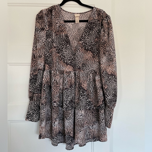 H&M dress in animal print size 8 NWOT - Picture 1 of 3